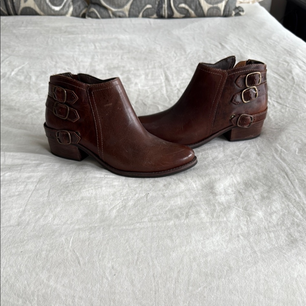 NWOT Matisse Brown Ankle Boots with Western Design